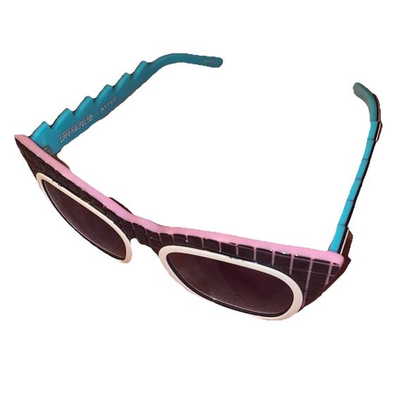 Emma Mulholland x Pared Sunglasses The Brat Pack Grid Wave Arms - Picture 2 of 9